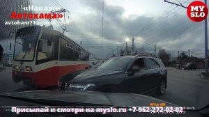 На ул. Пролетарской водители научились интересно срезать поворот