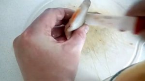 быстро чистим окуня за одну минуту