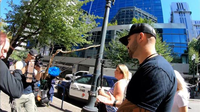 Flag march before Joey Gibson's arraignment on felony riot charges. смотреть онлайн