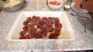 Оленина запеченная с картошкой в духовке