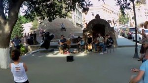 Прогулки по Тбилиси Грузия, уличные музыканты в районе серных бань