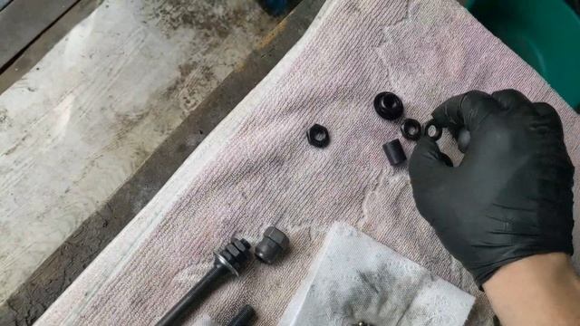 Поломанная ось или как обслужить заднюю втулку смотреть онлайн