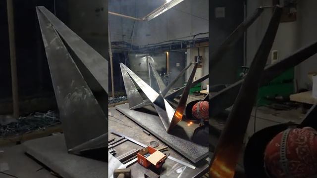 Сварка опоры стола лофт - Слесарный цех Vimond смотреть онлайн