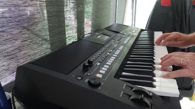 My version of Apache played on Yamaha PSR SX600 смотреть онлайн