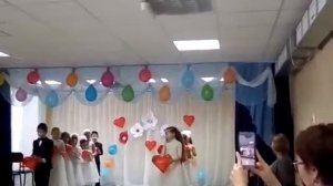 Танец 1 класса на день матери