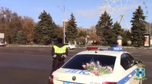 Полицейские Ростова-на-Дону поздравили женщин с наступающим праздником