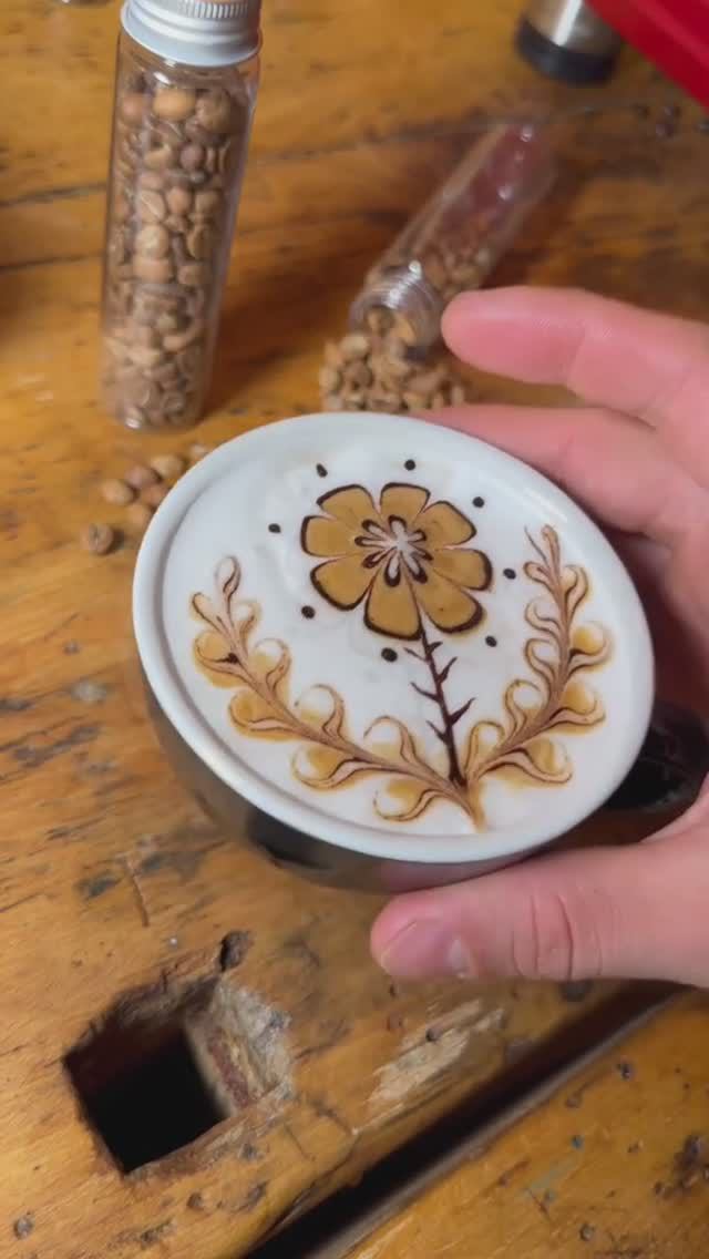 Как сделать цветок латте арт?