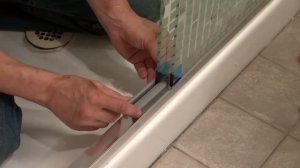 Glass Sliding Shower Door. Стеклянная раздвижная дверь в душе