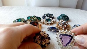 ЛОТ чехословацких винтажных брошей к продаже.