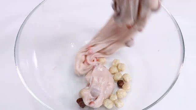 ЕДА В СЛАЙМАХ | КИНДЕР СЮРПРИЗ, ОРЕО, ЧОКОПАЙ, ПРИНГЛС, РАФАЭЛО И ФЕРЕРО РОШЕ смотреть онлайн