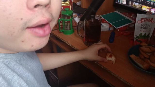 Жаренные тосты с джемом и чай на завтрак! смотреть онлайн