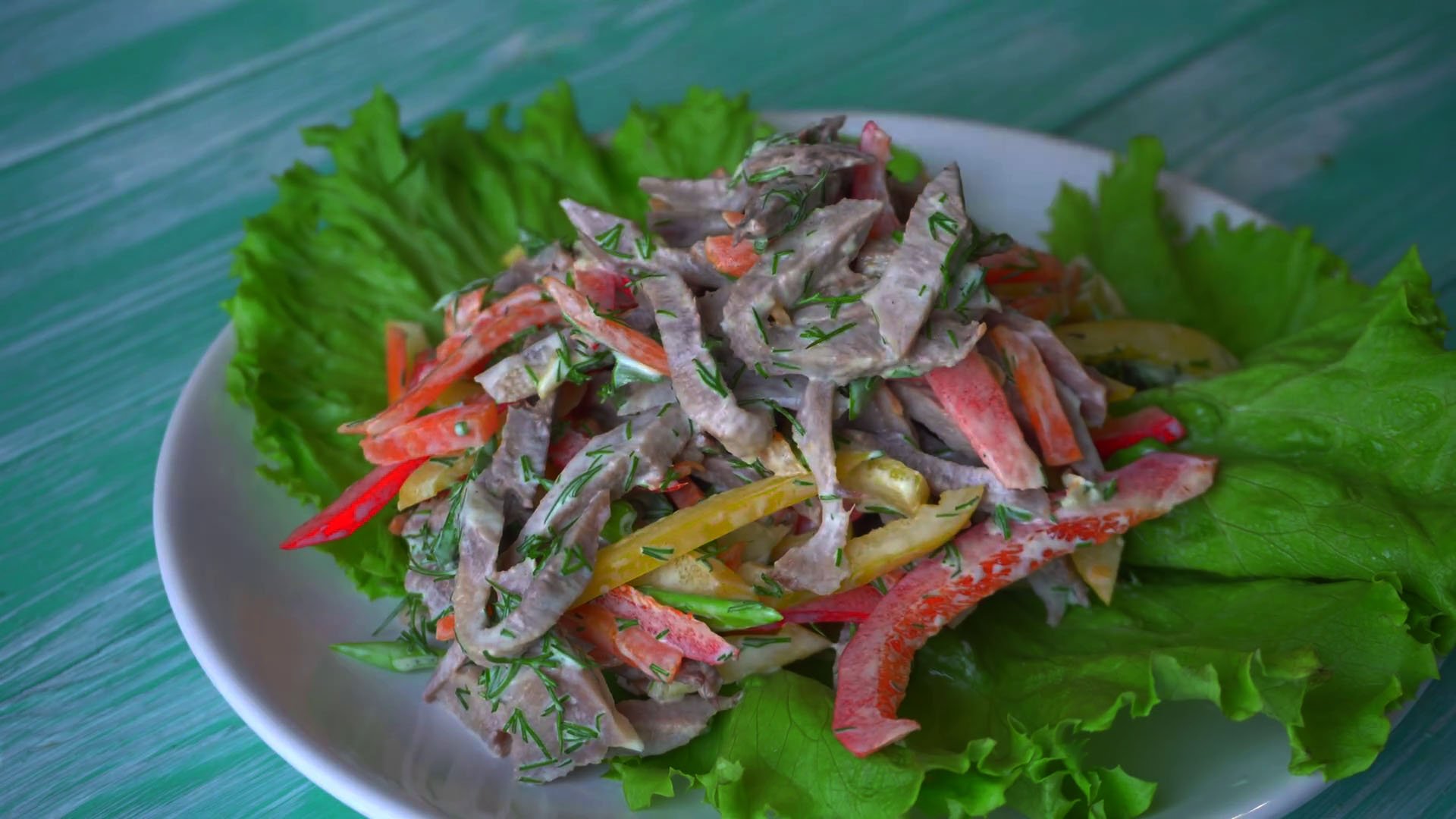 Красочный салат подойдет к любому праздничному столу смотреть онлайн