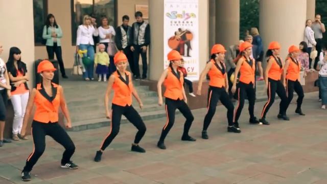 Сальса и 'Cуровый Стиль' на День Шахтера от 'Сальса Кубана Кемерово' 2013г смотреть онлайн