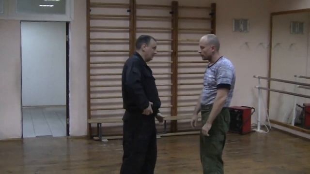 Использование пистолета в ближнем бою смотреть онлайн