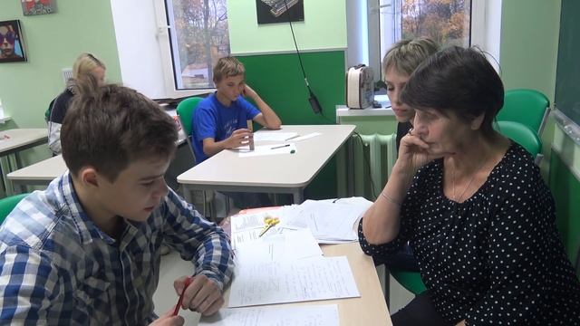Школьники сдают сдают зачет по геометрии. 7 и 8 класс. Частная школа «Взмах-север», СПб