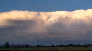 Мощная гроза, сильные грозы обрушились на юг. Красивая вечерняя гроза.