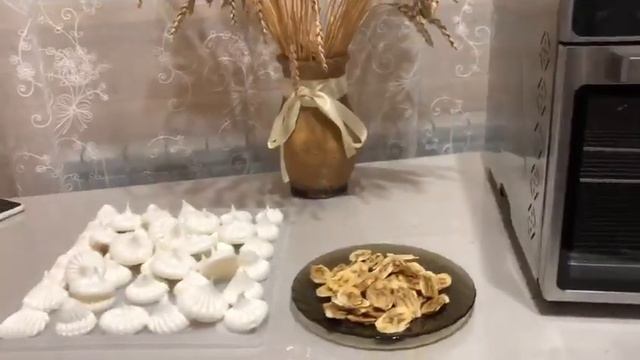 Хрустящие безе и бомбовые банановые чипсы! Обзор Сушилки для овощей и фруктов KT-1925