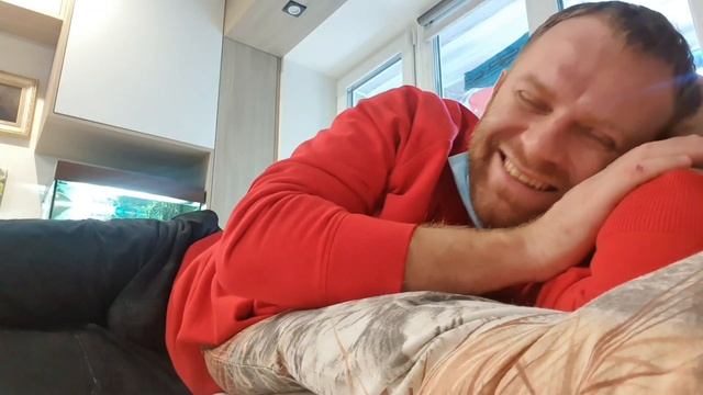 Гости отменяются.. планировали пригласить семью Сытников