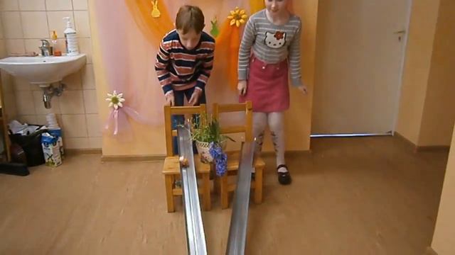 Пасха.Катание яиц.