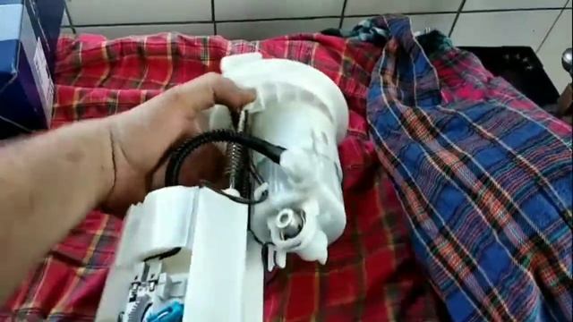 Hyundai Sonata LF 2.4 GDI USA заміна паливного фільтра! смотреть онлайн