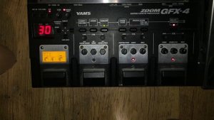 Zoom GFX-4 Looper/sampler function