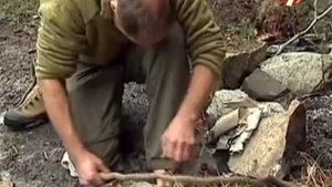 Каменный нож и разведение огня с помощью лука