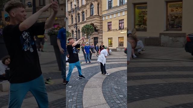 Прыжок брейкера впечатлил- Санкт-Петербург