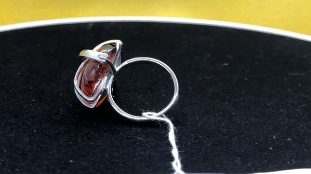 Кольцо из серебра с янтарем синт., арт 2332350Д смотреть онлайн