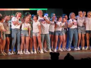 Танец "Дай пять" + финальная песня. Группы "Ладошки", "Конфетки", основной состав Огоньки.