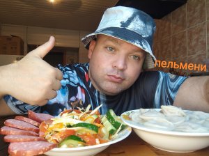 ОБЖОР пельмени и салат с овощами и сервелат/мукбанг завтрак