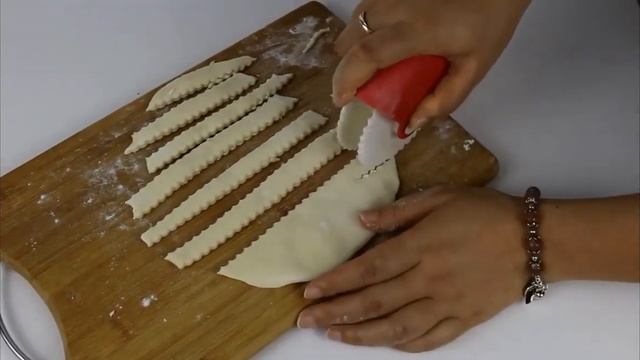 Kitchen Helper DIY Dough Cutting Roller Tools Biscuits Maker Lattice Roller Docker Dough Cutter Too