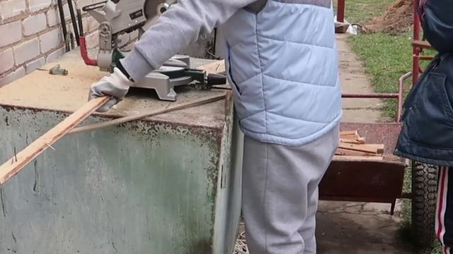 СНОВА ПЕРЕКРАСИЛАСЬ ? ПРИШЛО ВРЕМЯ ОБЛАГОРОДИТЬ ДВОРИК ? смотреть онлайн