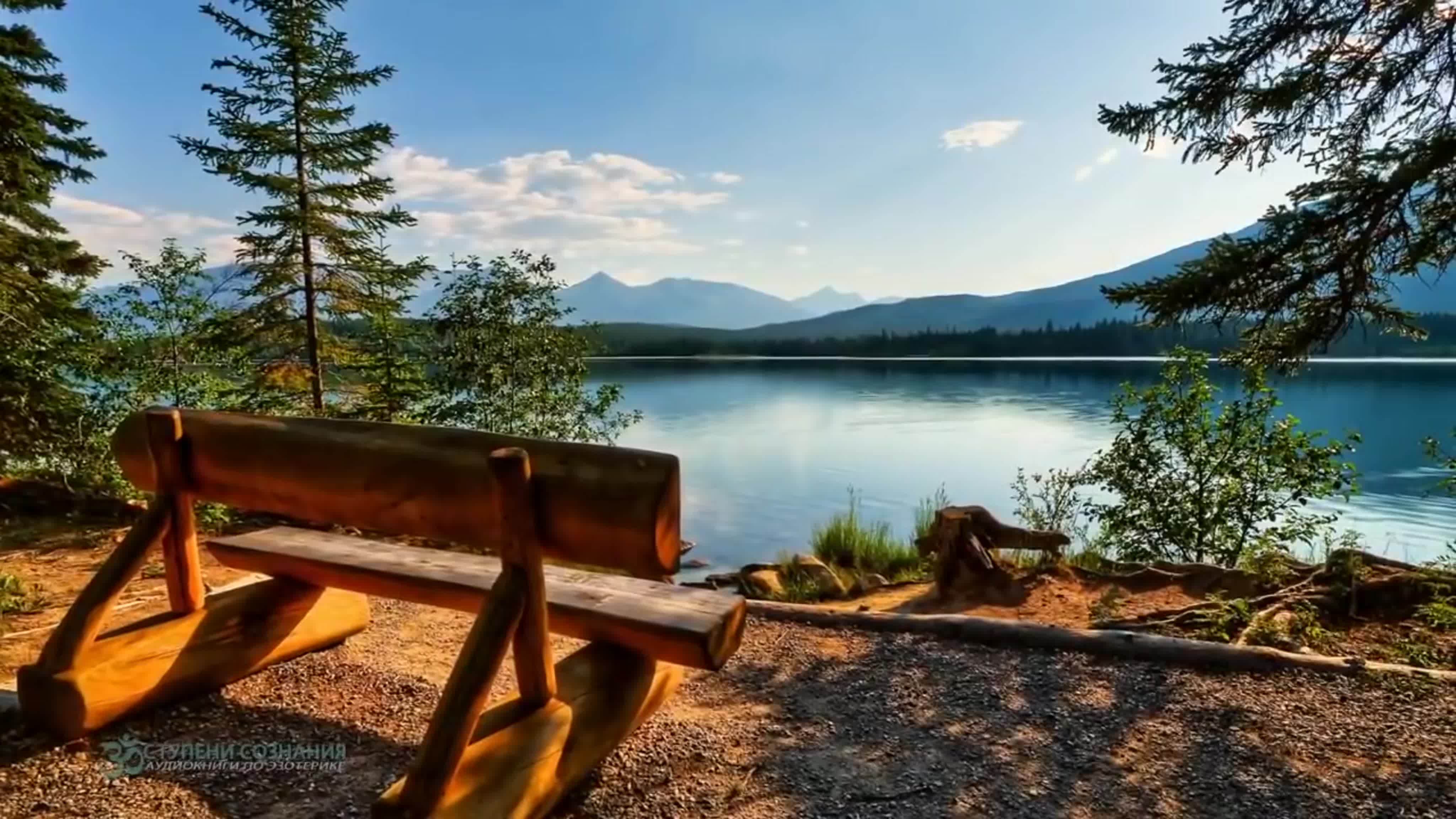 Фоновый стол. Lake House Телецкое озеро. Скамейка на природе. Берег озера. Скамейка на берегу озера.