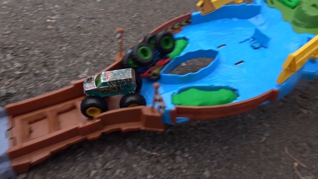 Hot Wheels Monster Trucks Wreckin' Raceway Racing - Season 1 Tournament 2 смотреть онлайн