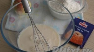 Пышные оладьи на молоке с яблоками без дрожжей