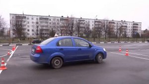 Упражнение Разворот в три приёма на площадке