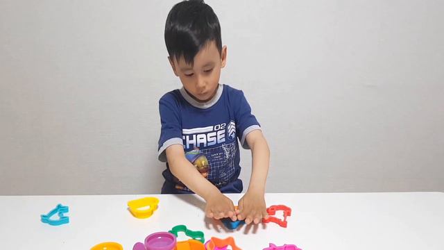 Plasticine for children Play Doh. Пластилин для детей. Лепим животных из пластилина. Учим цвета.