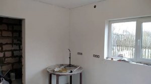 Ремонт на даче. Шпаклюем стены в пристройке цементной шпаклевкой. Шпаклевка стен под покраску.
