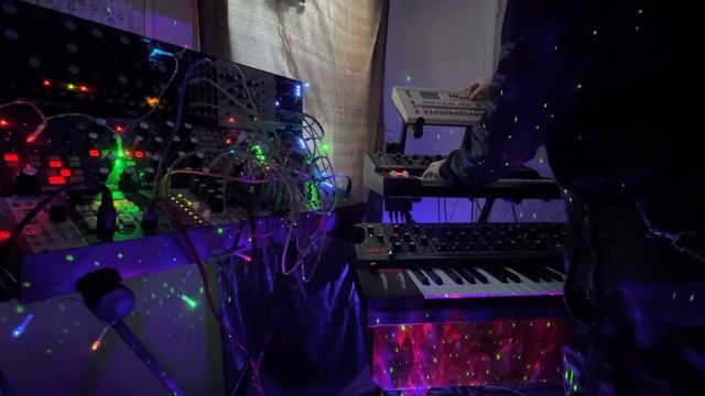 Jamuary day 1 - Moog Grandmother , Subharmonicon, Mother 32 & Mavis , Roland TR707 смотреть онлайн