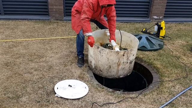 Обслуживание септика Коло Веси спустя 2 года. Жесть! смотреть онлайн