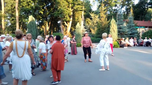 Харьков, танцы, "Уехать бы навсегда" смотреть онлайн