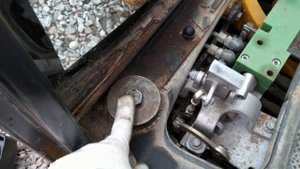 JCB 8018 поднять кабину