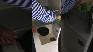 Как правильно мыть чугунную посуду