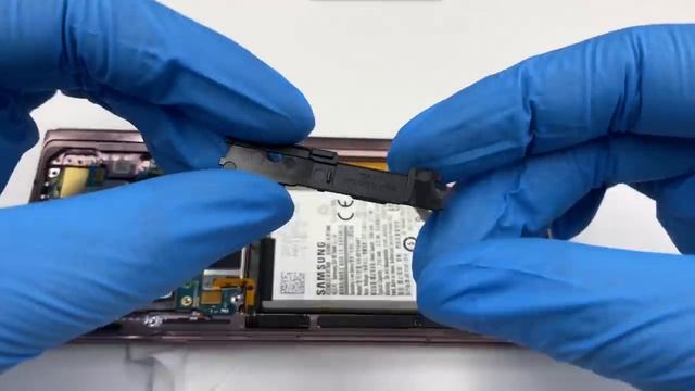 SAMSUNG Galaxy Z Fold 2 ремонт полный разбор, снять дисплей, аккумулятор. смотреть онлайн