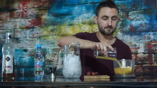 коктейль Кокосовый лимонад в кувшине