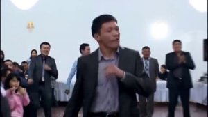 Танец лицом на казахской свадьбе