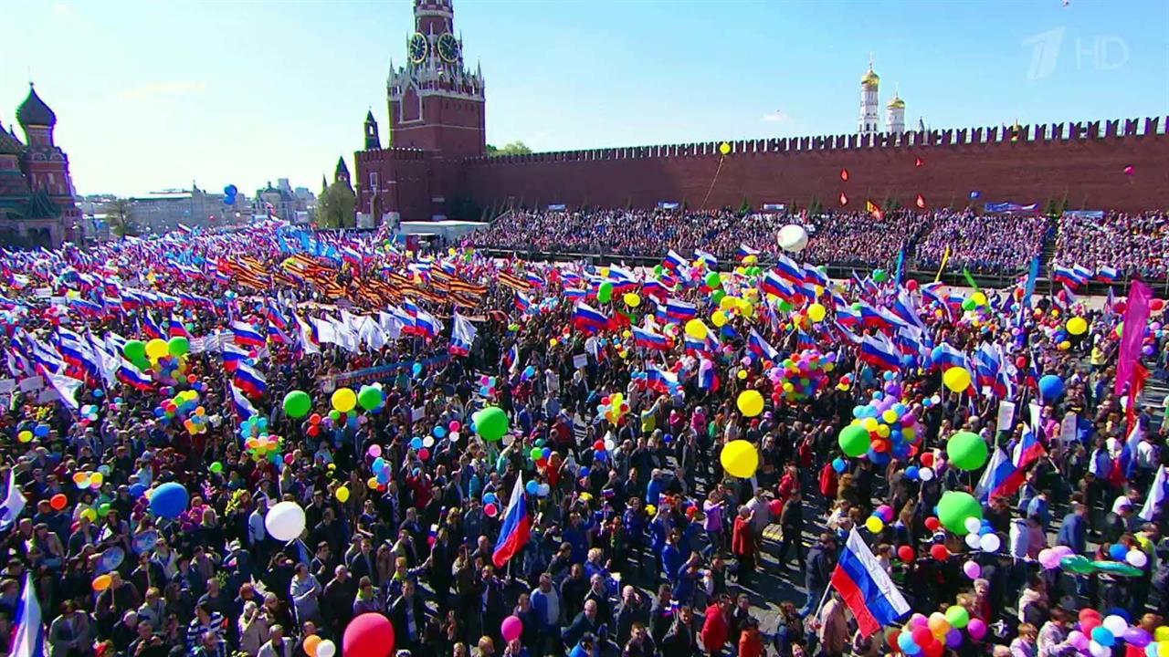 100 тысяч человек собрала первомайская демонстрация на Красной площади