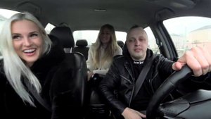 Две Блондинки В Такси.mp4