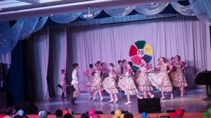 Танец тройками