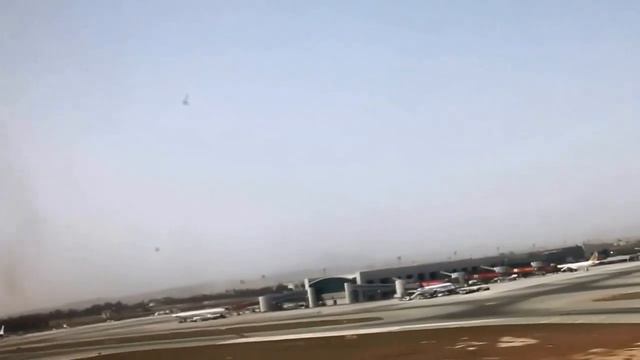 Взлет в Ларнаке ( КИПР) видно пылевое облако смотреть онлайн